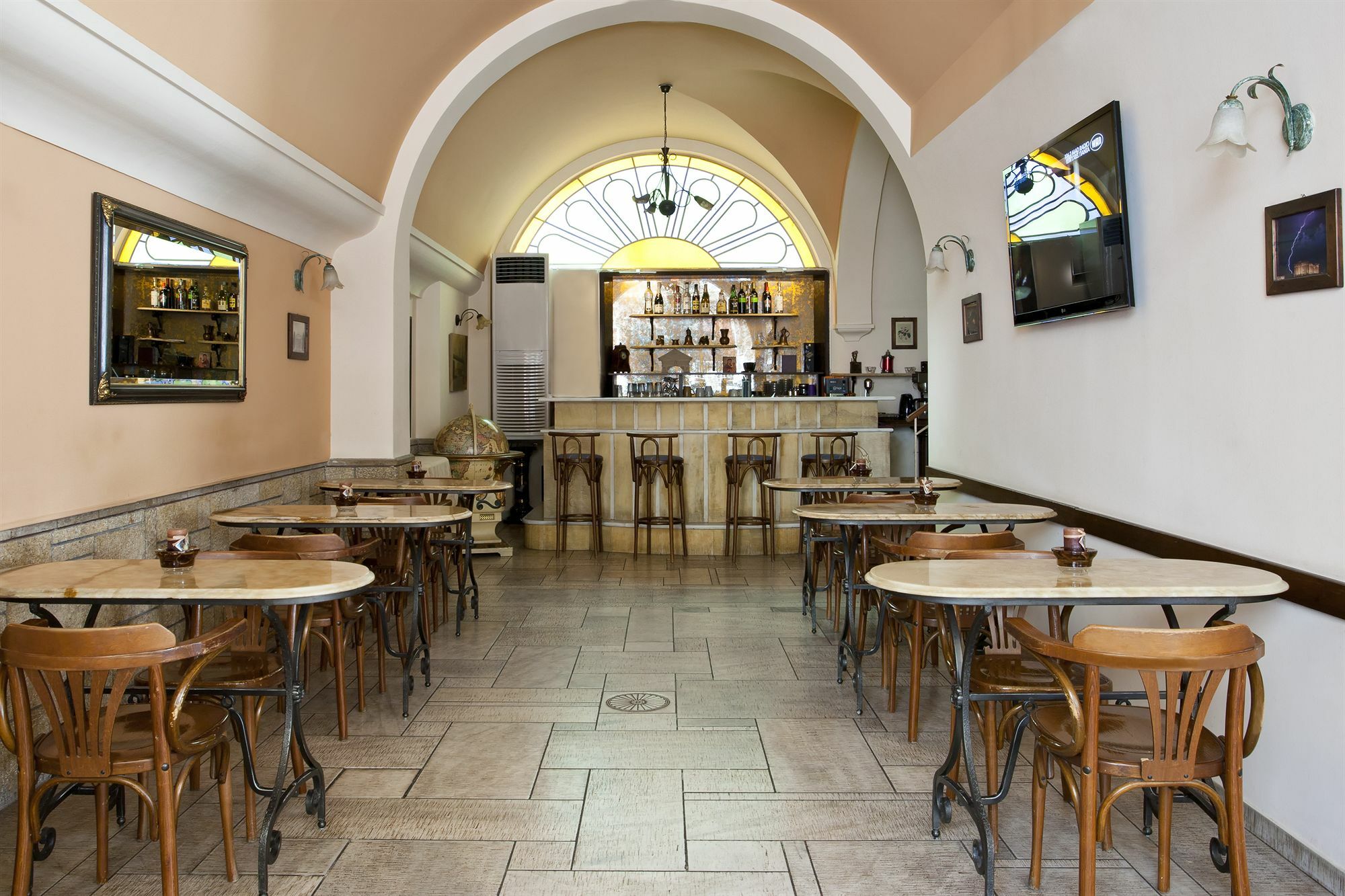 Elizabeth Hotel Атина Екстериор снимка